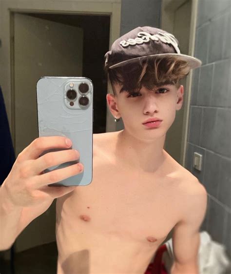 elias.twink .